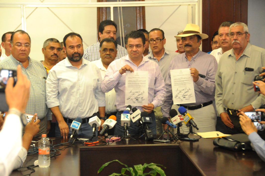 TRANSPORTISTAS RECULARON; PERO DENTRO DE 13 DÍAS LA TARIFA SERÁ DE 7 Y NO DE 8 PESOS