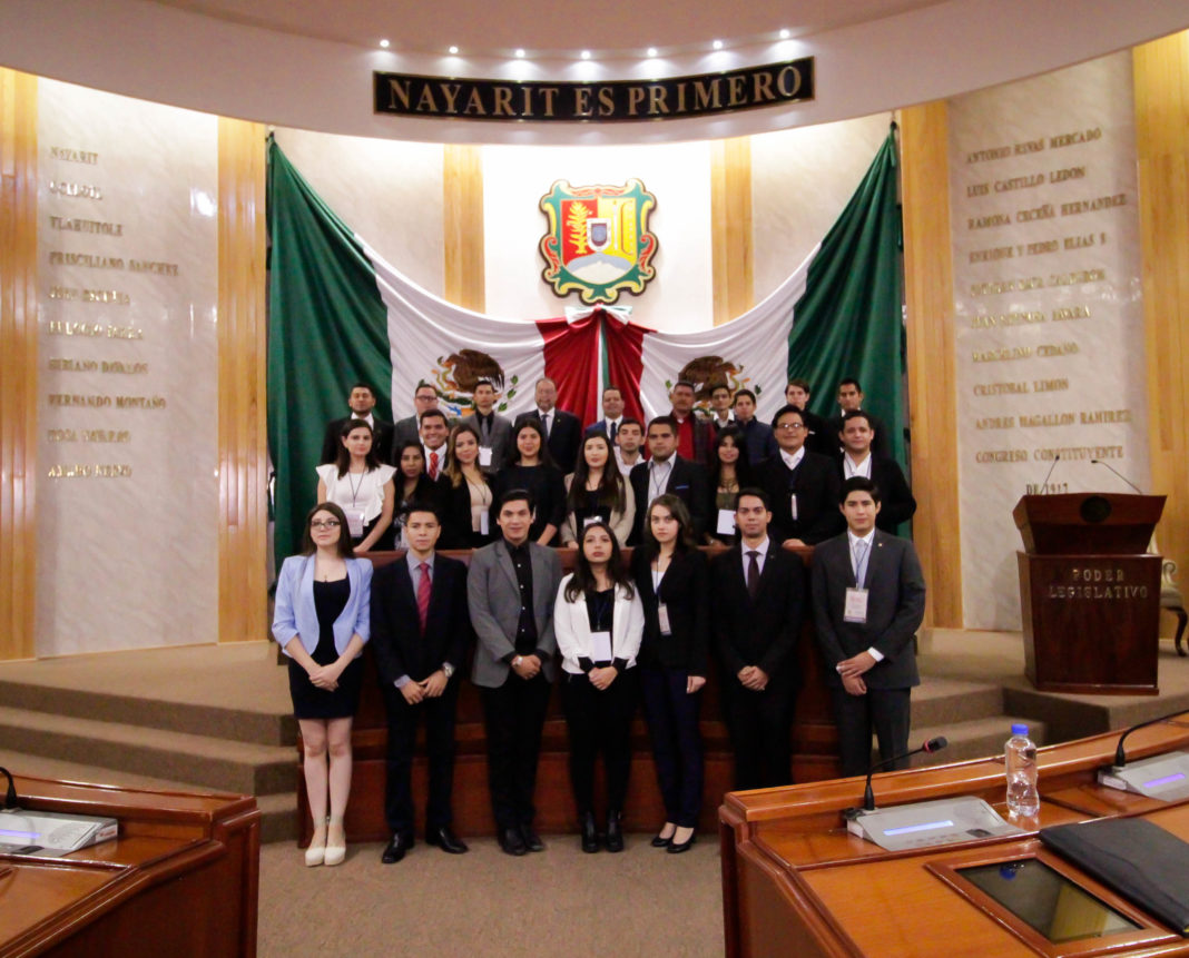 Respalda Congreso propuestas del Primer Parlamento Juvenil de Nayarit