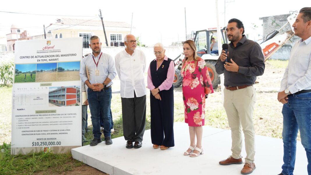 El gobernador Miguel Ángel Navarro Quintero supervisa avances de obra en colonias de Tepic
