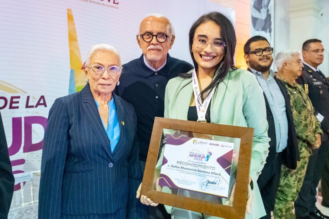 Reconoce Miguel Ángel Navarro Quintero el talento y liderazgo de la juventud con la entrega del Premio Estatal 2025