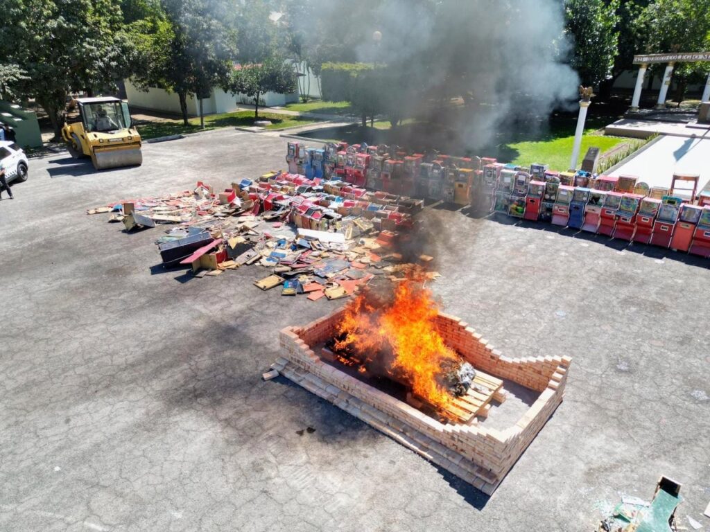 Encabeza Miguel Ángel Navarro destrucción de máquinas tragamonedas y narcóticos en Nayarit