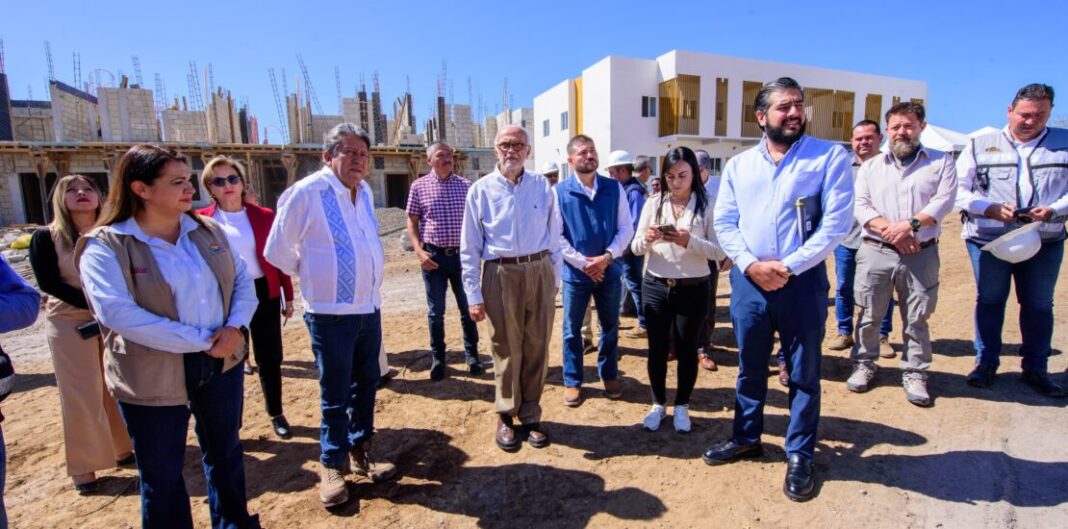 Miguel Ángel Navarro y CONAVI supervisan avance de viviendas del proyecto Topacio en Tepic