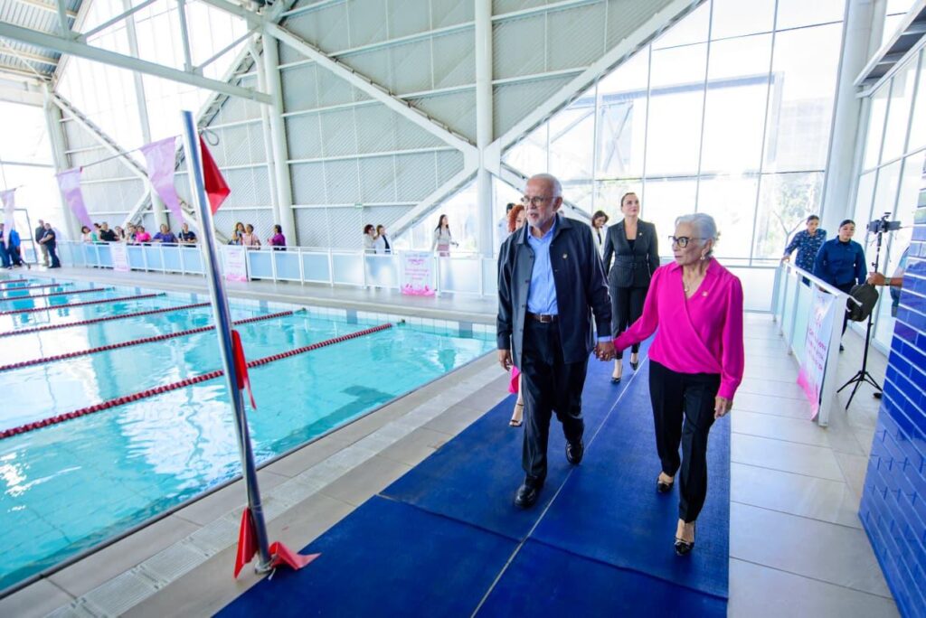 Beatriz Estrada y Miguel Ángel Navarro inauguran Carril Rosa