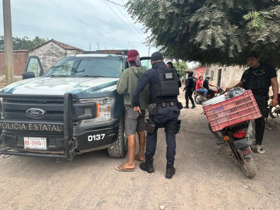 Refuerza SSPC operativos de seguridad y vigilancia en Tecuala y Acaponeta Refuerza SSPC operativos de seguridad y vigilancia en Tecuala y Acaponeta