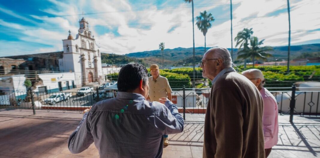Miguel Ángel Navarro y Beatriz Estrada impulsan bienestar y economía social en Ahuacatlán