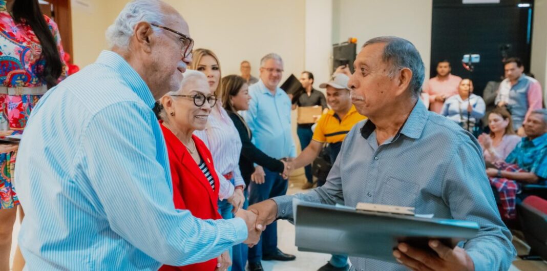 Miguel Ángel Navarro fortalece justicia social para trabajadores del transporte con entrega de nuevas concesiones