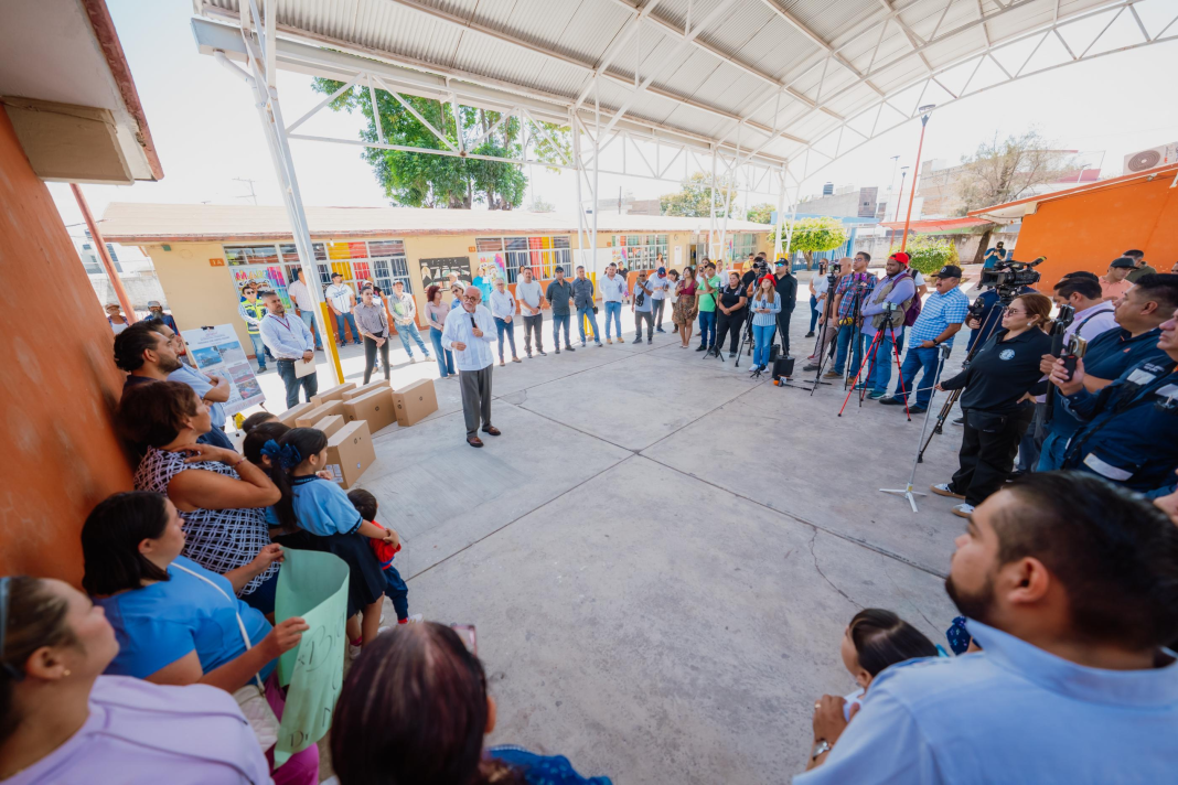 Supervisa Miguel Ángel Navarro obras en la primaria José Santos Godínez en Tepic