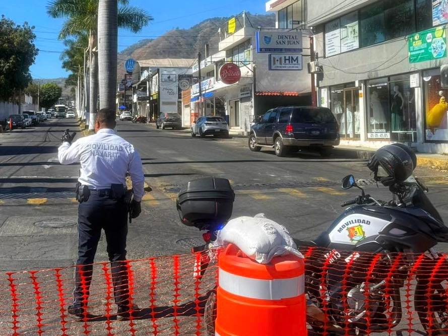 Mantienen operativo vial en zona de obras sobre avenida Jacarandas