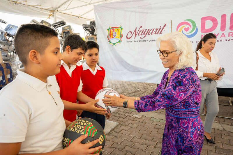 Entregan equipamiento a escuelas de Tepic e Ixtlán del Río Entregan equipamiento a escuelas de Tepic e Ixtlán del Río