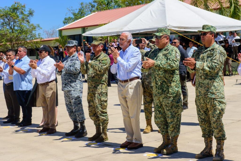 Encabeza gobernador acciones de seguridad en Acaponeta y supervisa obra estratégica