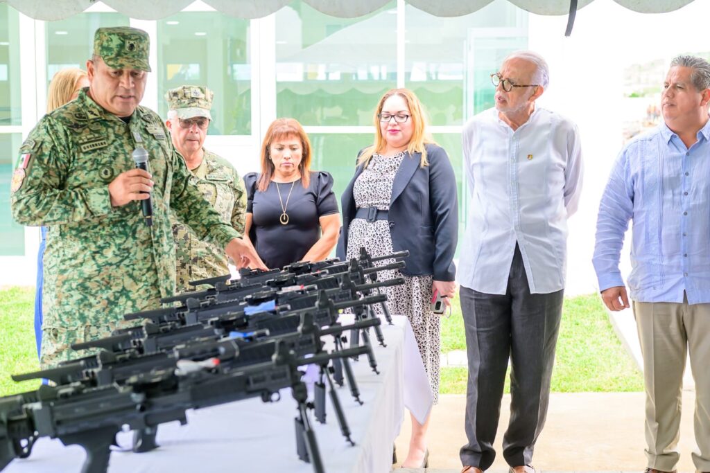 Refuerzan seguridad con equipo y capacitación policial