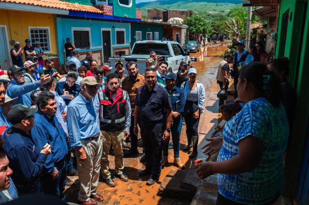 Refuerzan apoyo tras lluvias en Ahuacatlán