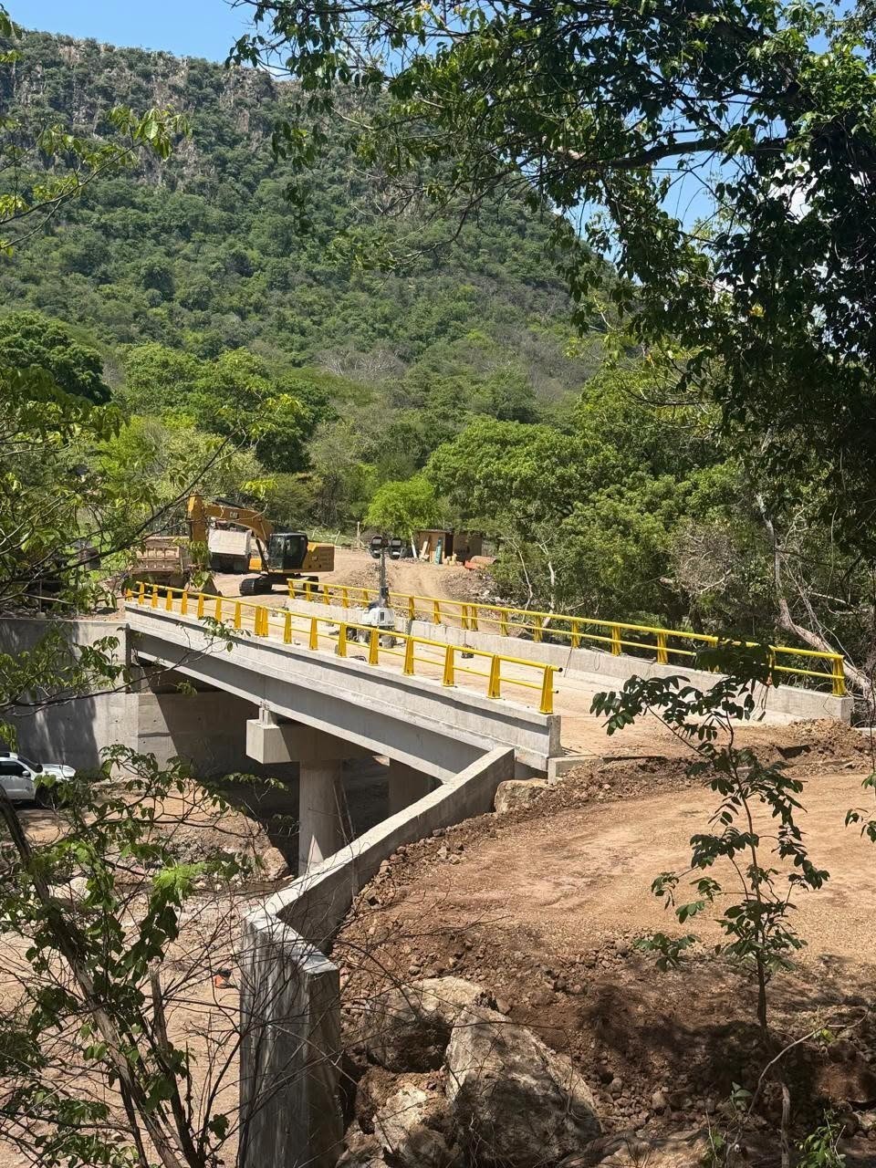 Fortalecen conectividad en la zona serrana con nueva infraestructura Fortalecen conectividad en la zona serrana con nueva infraestructura