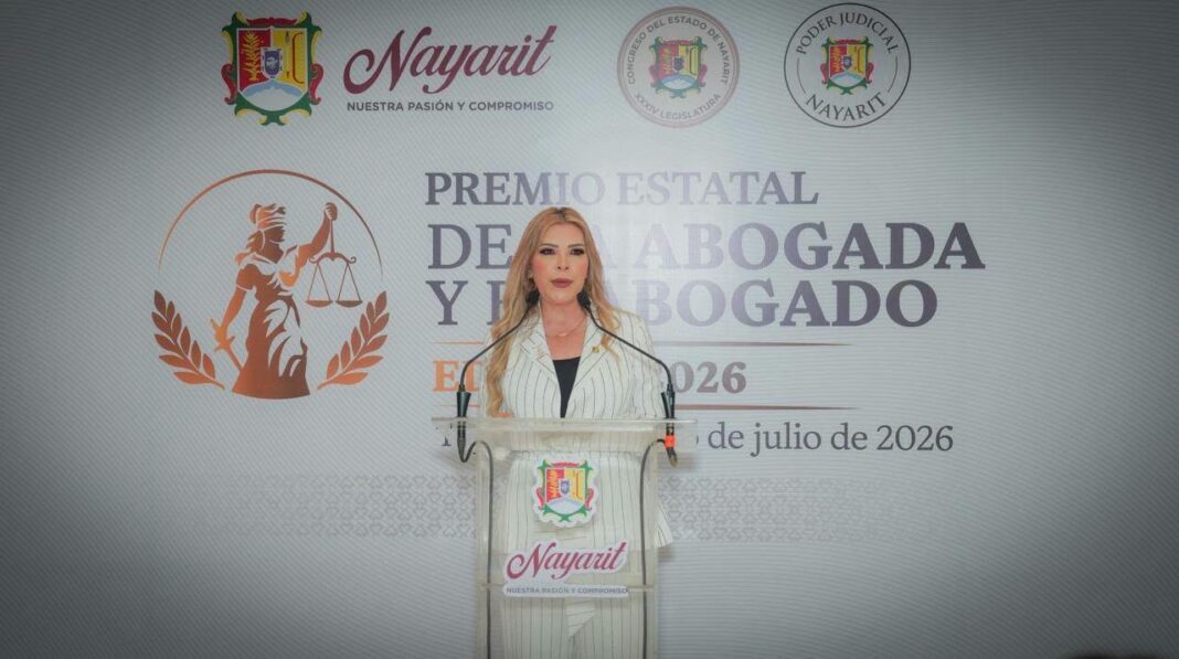 Reconocen trayectoria de profesionistas del Derecho en Nayarit Reconocen trayectoria de profesionistas del Derecho en Nayarit