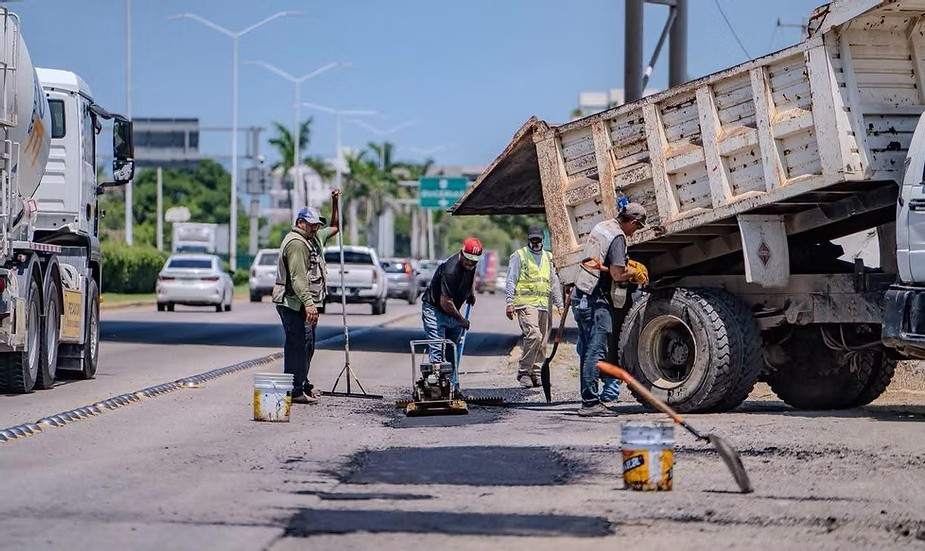 Gobierno de Bahía de Banderas mantiene trabajos de bacheo y reencarpetamiento Gobierno de Bahía de Banderas mantiene trabajos de bacheo y reencarpetamiento
