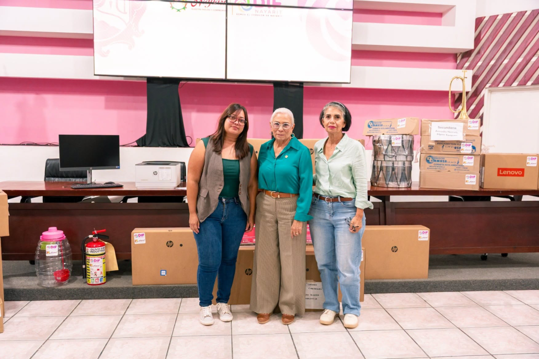 Entrega DIF Nayarit herramientas para mejorar el aprendizaje escolar Entrega DIF Nayarit herramientas para mejorar el aprendizaje escolar