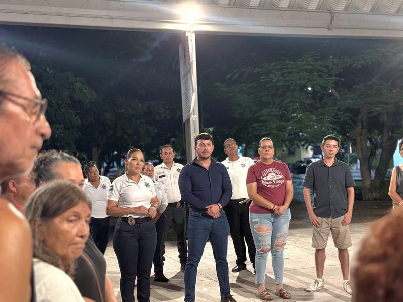 Con diálogo y cercanía, Israel Santillán atiende a vecinos de Valle Dorado Con diálogo y cercanía, Israel Santillán atiende a vecinos de Valle Dorado